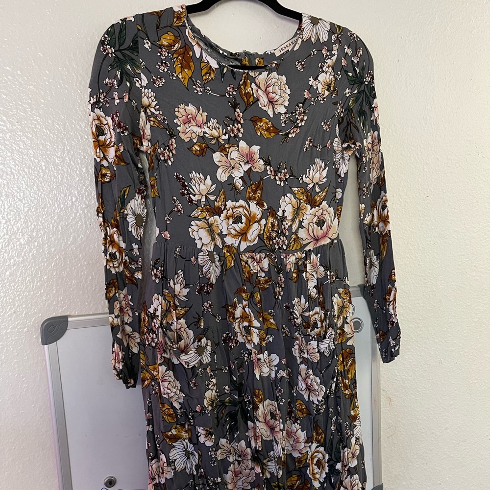 Jessakae Fall Floral Dress. Size Small.